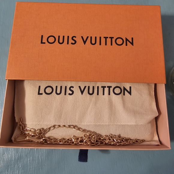 Louis Vuitton Monogram Vernis Sarah Wallet - Picture 13 of 14